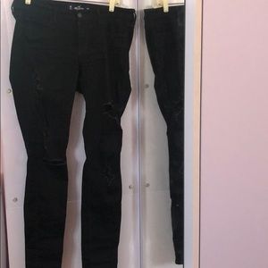 black distressed hollister jeans